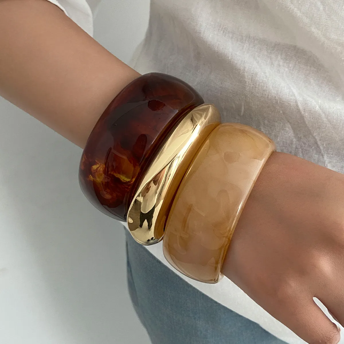 Exaggerated, Translucent Resin-dyed Bracelet